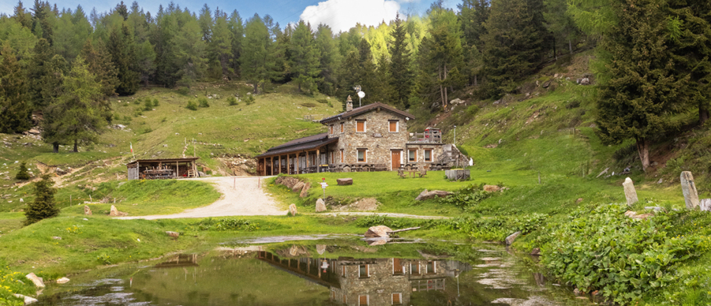 Rifugio Antonioli e laghetto